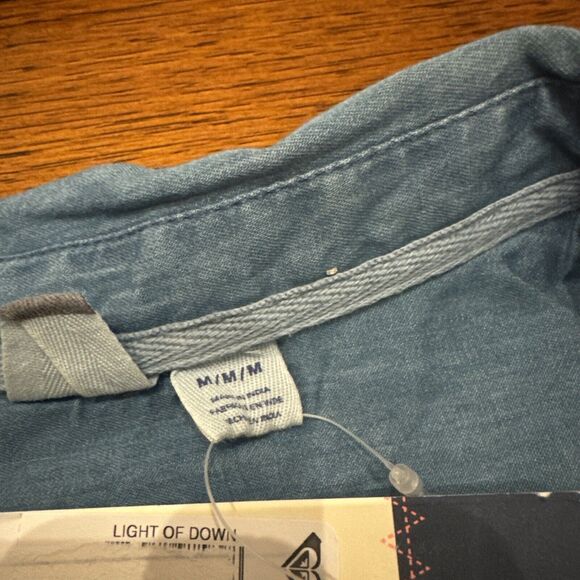 ROXY Women's Light Of Day Pearl Snap Denim Shirt Medium Woven Back Long Sleeve - Picture 8 of 9